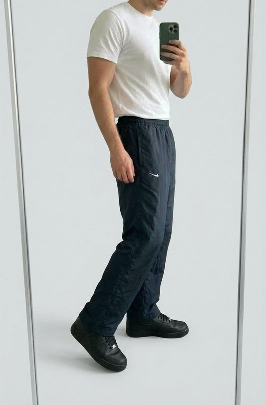 Nike Vintage Trackpants L 5-9-4-6 – getragenes Produktfoto