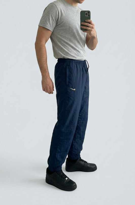 Nike Vintage Track Pants S | Baggy Trackpants 6-5-6-6 – getragenes Produktfoto