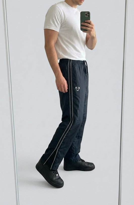 Nike Vintage Track Pants L | Baggy Trackpants 7-2-4-5 – getragenes Produktfoto