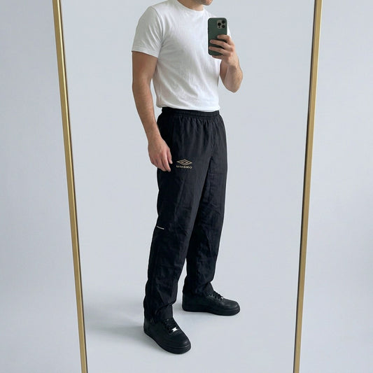 Umbro Vintage Trackpants M 5-9-4-9 – getragenes Produktfoto