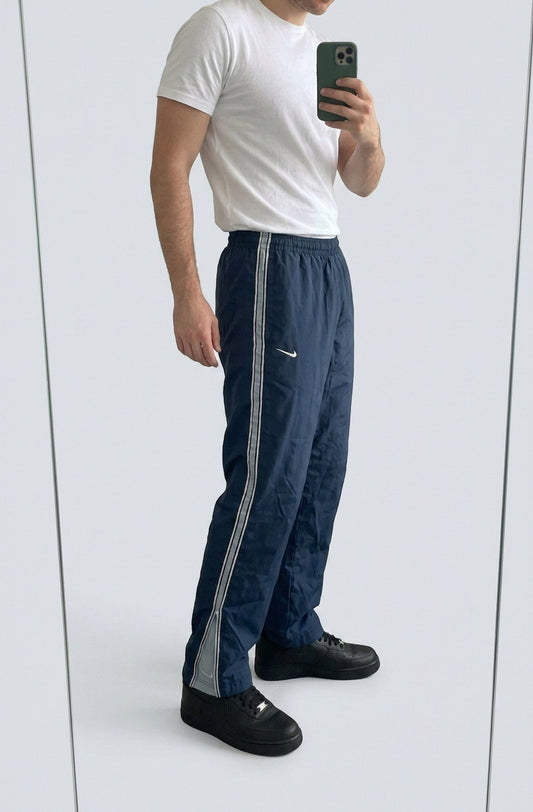 Nike vintage Trackpants M fit S 7-2-4-4 – getragenes Produktfoto