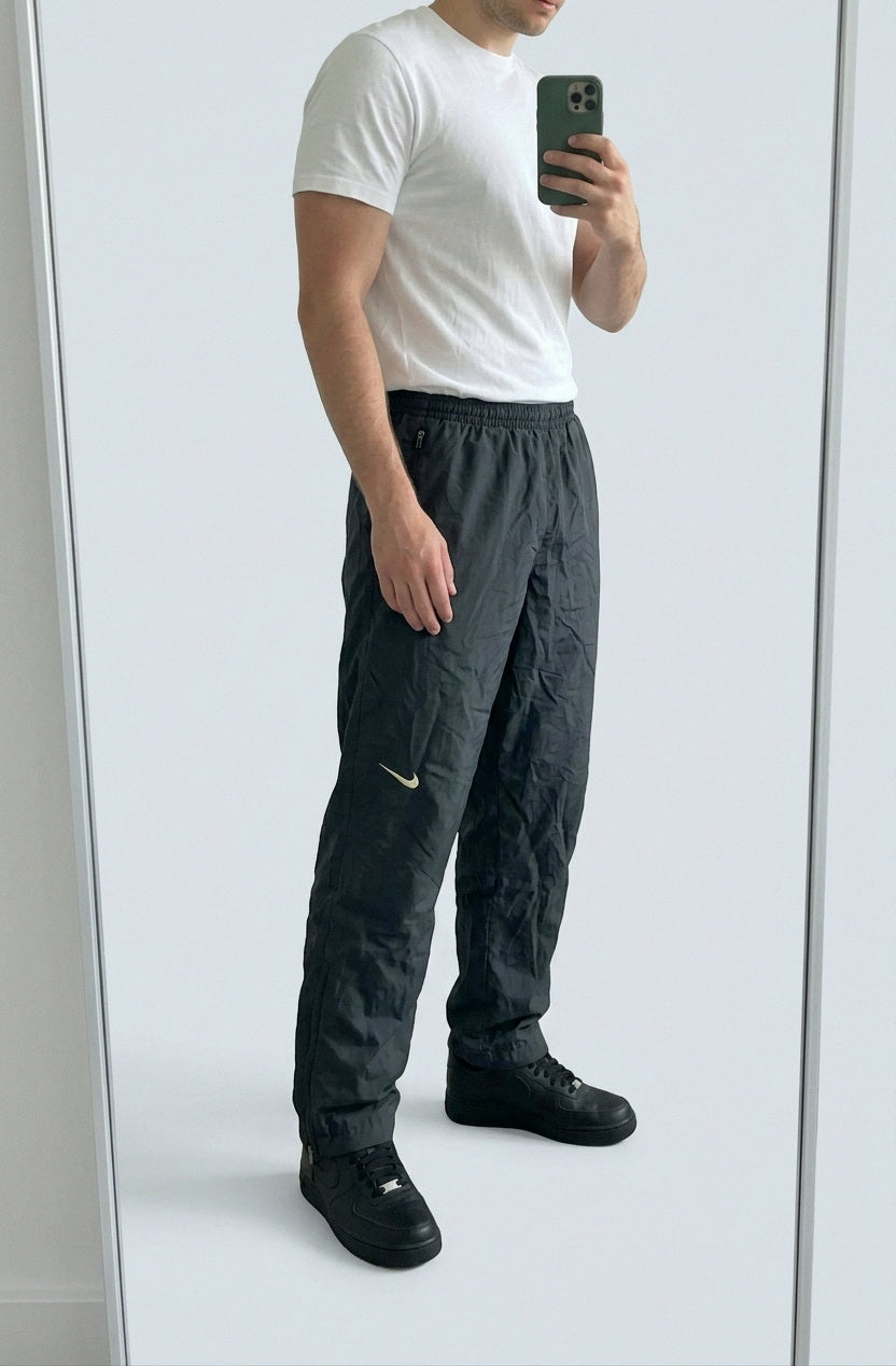Vintage Nike trackpants M fit S 6 7 1 5 – getragenes Produktfoto