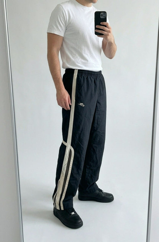 Nike Vintage Track Pants S | Baggy Trackpants 5 4 1 3 – getragenes Produktfoto