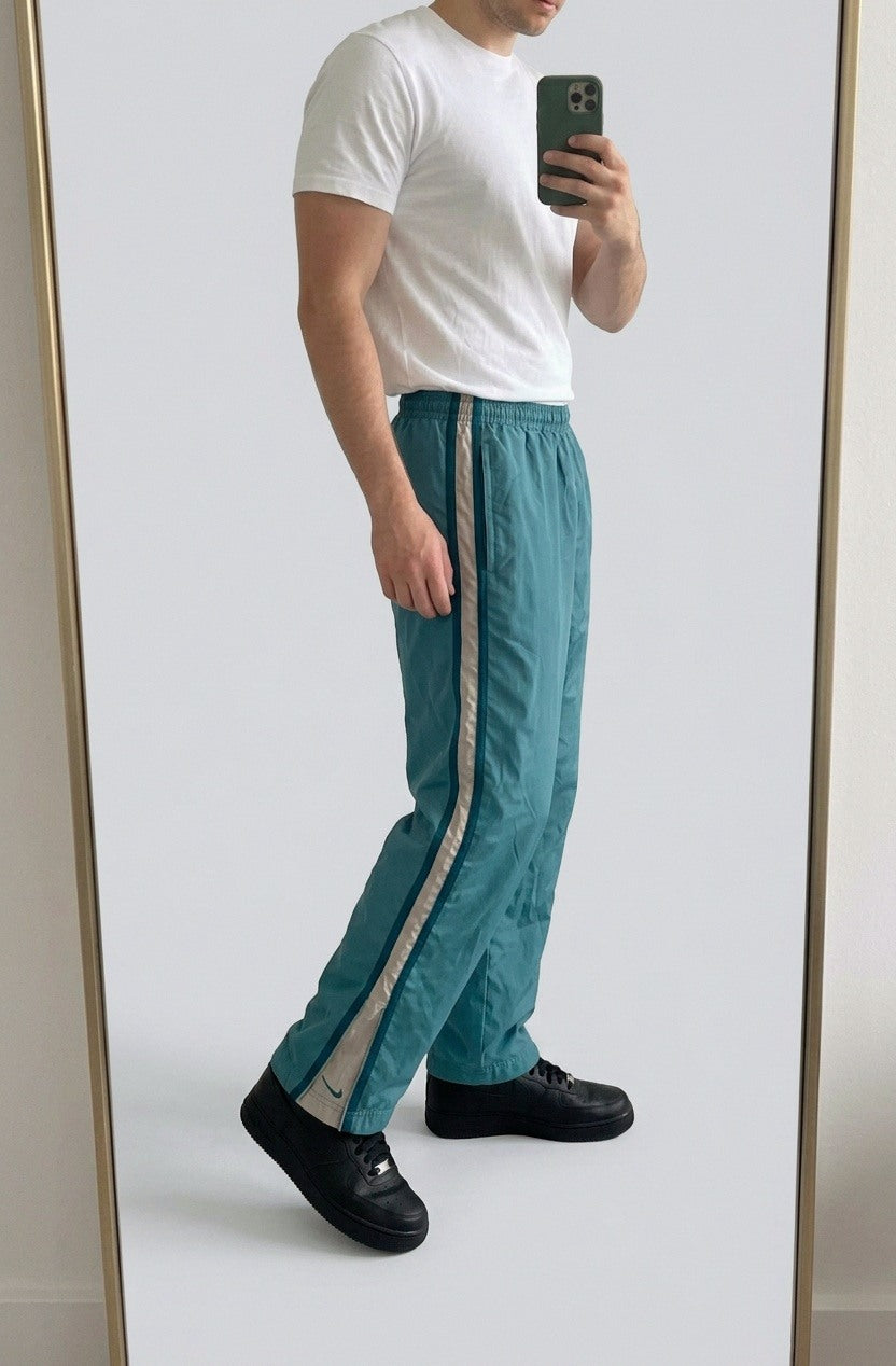 Nike Vintage Track Pants M | Baggy Trackpants 5-418 – getragenes Produktfoto