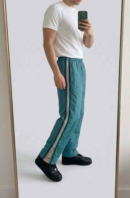 Nike Vintage Track Pants M | Baggy Trackpants 5-418 – getragenes Produktfoto