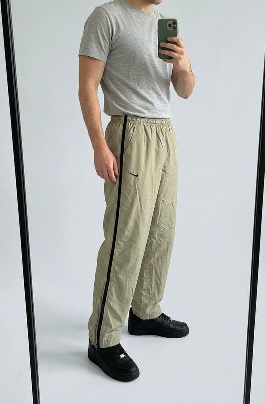 Vintage Nike Trackpants L fit M 54 11 – getragenes Produktfoto
