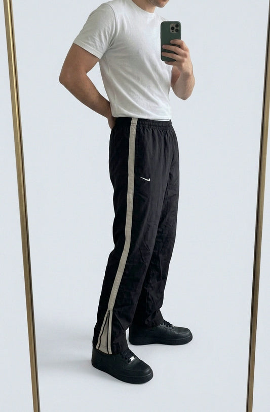 Nike Vintage Track Pants L | Baggy Trackpants 7-3-0-6 – getragenes Produktfoto