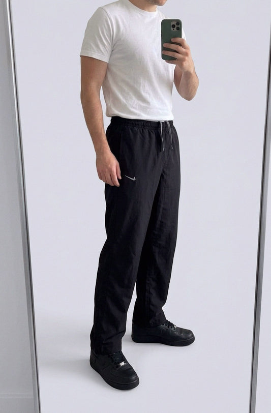 Nike Vintage Track Pants L | Baggy Trackpants 5-4-5-6 – getragenes Produktfoto