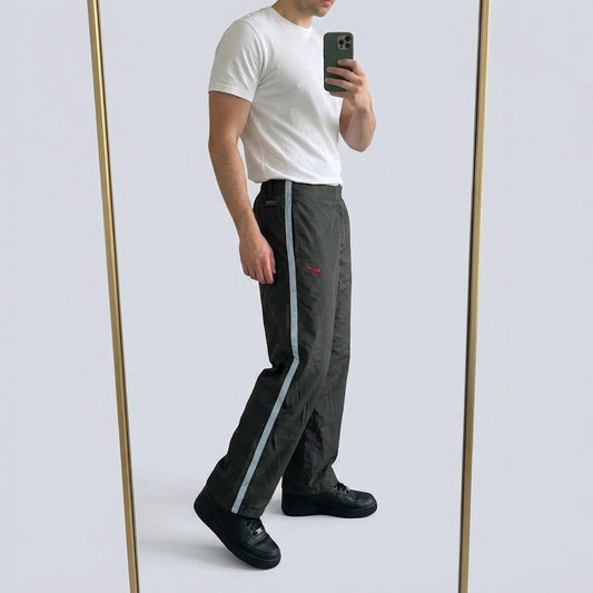 Nike Vintage Track Pants S | Baggy Trackpants 5-3-9-0 – getragenes Produktfoto