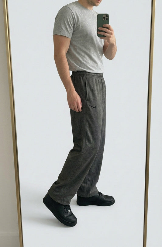 Nike Vintage Track Pants S | Baggy Trackpants 5-3-9-3 – getragenes Produktfoto