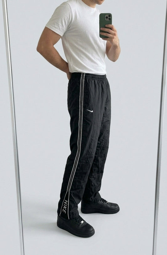 Nike Vintage Trackpants L 5-512 – getragenes Produktfoto