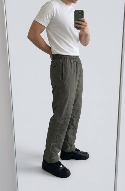 Nike Vintage Track Pants XS | Baggy Trackpants 6-3-9-9 – getragenes Produktfoto
