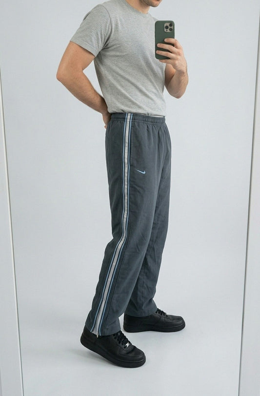 Nike vintage Trackpants L 7-256 – getragenes Produktfoto