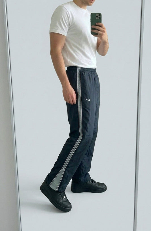 Vintage Nike Trackpants XL fit M 5-5-8-8 – getragenes Produktfoto