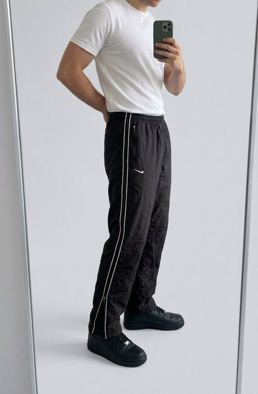 Vintage Nike Trackpants M fit S 5-5-7-1 – getragenes Produktfoto