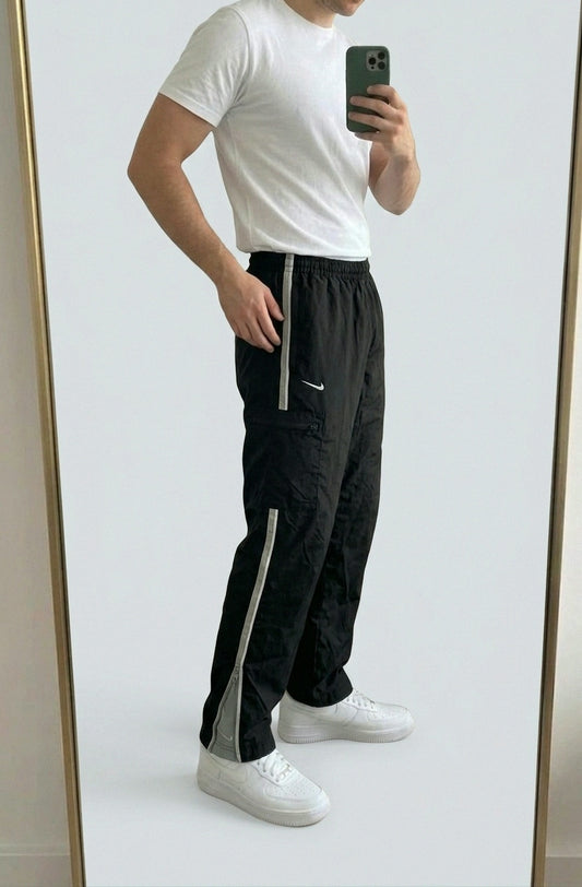 Nike Vintage Track Pants S | Baggy Trackpants 5-4-8-0 – getragenes Produktfoto