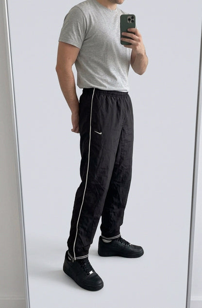 Nike Vintage Trackpants L 5-5-1-6 – getragenes Produktfoto