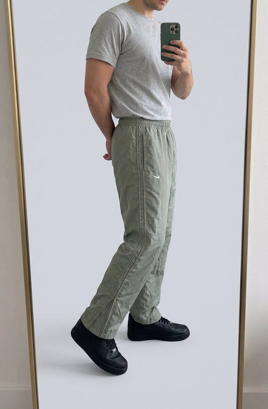 Nike Vintage Track Pants M | Trackpants 7464 – getragenes Produktfoto