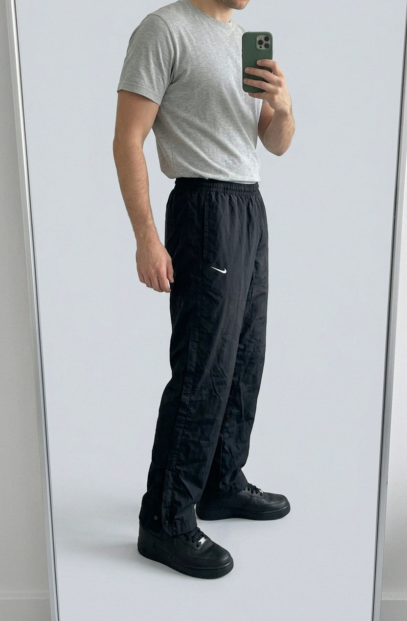 Nike Vintage Track Pants L | Baggy Trackpants 5-5-2-9 – getragenes Produktfoto