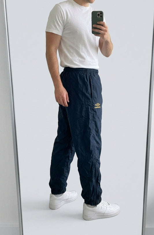 Vintage Umbro Trackpants 36 fit M 5-6-2-7 – getragenes Produktfoto