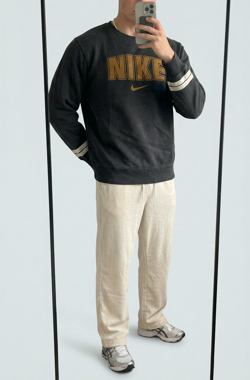 Vintage Nike Sweatshirt S 5-7-5-5 – getragenes Produktfoto