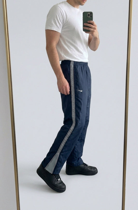 Nike Vintage Track Pants M | Baggy Trackpants 5 439 – getragenes Produktfoto