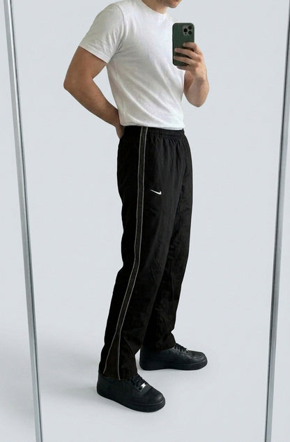 Nike Vintage Trackpants S 5-9-0-9 – getragenes Produktfoto