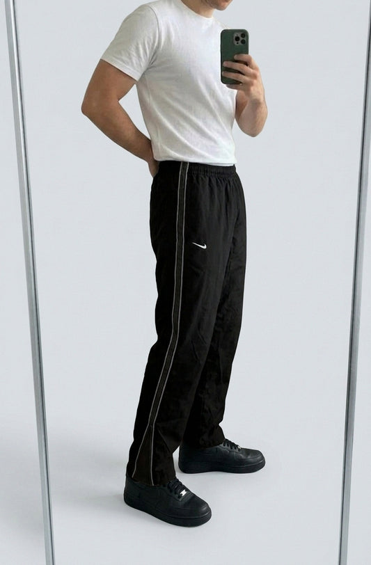 Nike Vintage Trackpants S 5-9-0-9 – getragenes Produktfoto