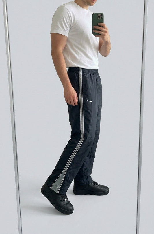 Nike Vintage Trackpants XL 5-9-0-7 – getragenes Produktfoto