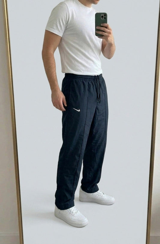 Nike Vintage Track Pants L | Baggy Trackpants 5-4-5-8 – getragenes Produktfoto