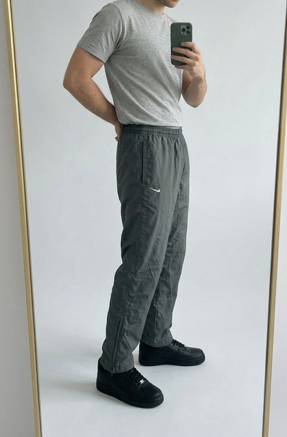 Nike Vintage Track Pants XL | Baggy Trackpants 6-5-9-6 – getragenes Produktfoto