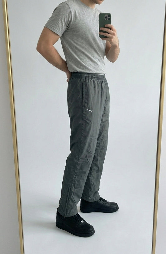 Nike Vintage Track Pants XL | Baggy Trackpants 6-5-9-6 – getragenes Produktfoto